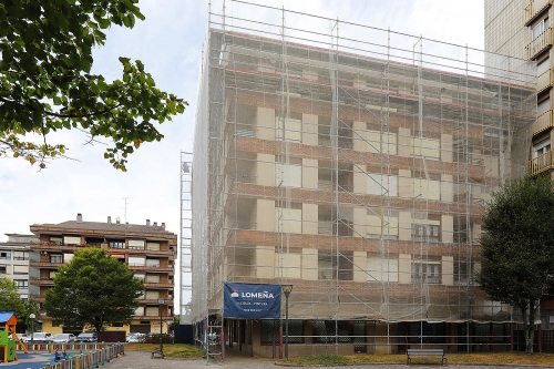 Reparaciones en cubierta y fachada de un bloque de viviendas en Irun