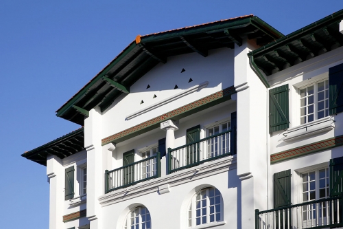 Rénovation de façade complète de bâtiment à Hendaye