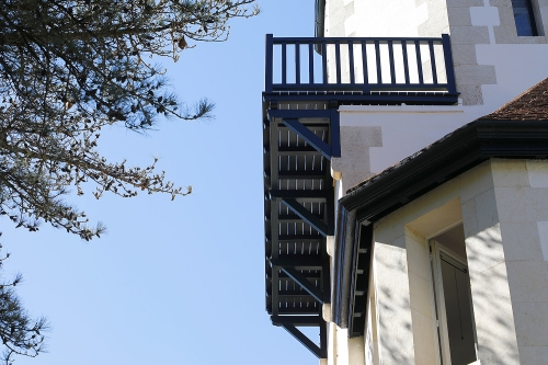 Ravalement de façade de la tour du Village de vacances VTF Le domaine de Françon à Biarritz