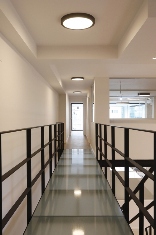 Pintura interior de la nuevas oficinas de auditores y asesores Gayca en Irun 