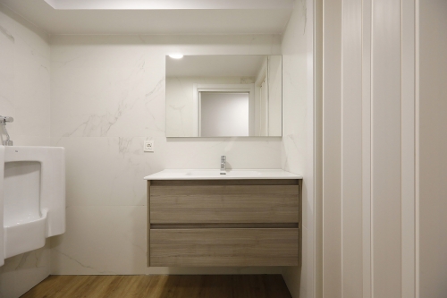 Pintura interior de la nuevas oficinas de auditores y asesores Gayca en Irun 