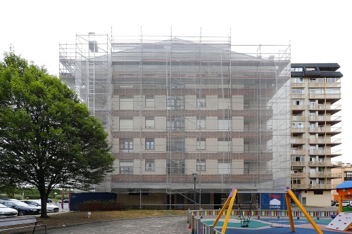 Reparaciones en cubierta y fachada de un bloque de viviendas en Irun