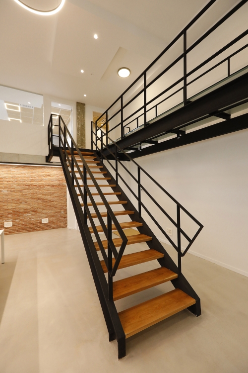 Pintura interior de la nuevas oficinas de auditores y asesores Gayca en Irun 