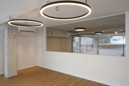 Pintura interior de la nuevas oficinas de auditores y asesores Gayca en Irun 