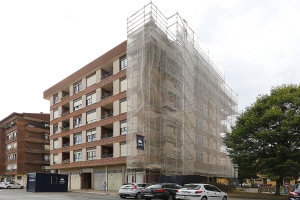 Reparaciones en cubierta y fachada de un bloque de viviendas en Irun