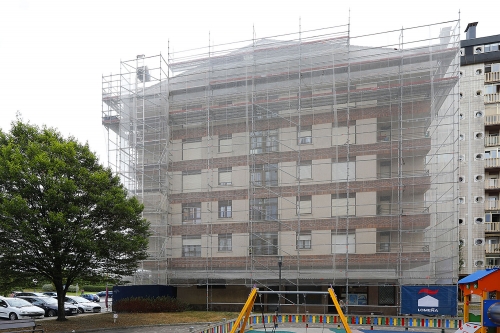 Reparaciones en cubierta y fachada de un bloque de viviendas en Irun