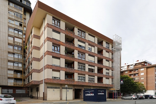 Reparaciones en cubierta y fachada de un bloque de viviendas en Irun