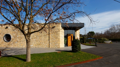 Rénovation de façade du restaurant Hiruzta à Hondarribia, Espagne